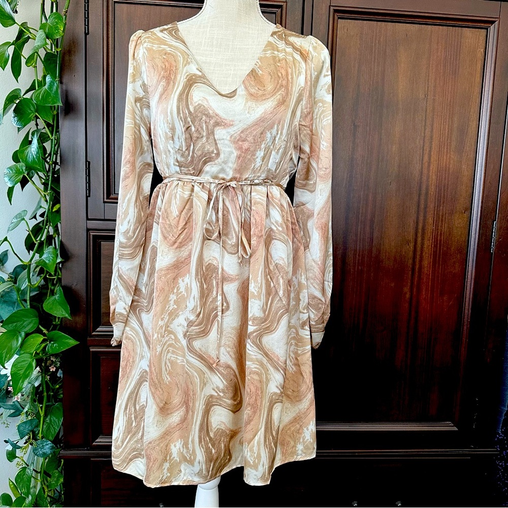 NWT Gilli Long Sleeve Tan and Cream Dress